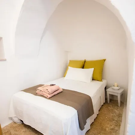 Trullo Porta Celeste * سان ميكيلي سالنتينو